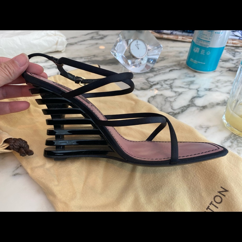 Louis Vuitton (LV) pink and black sandals - Picture 4 of 9